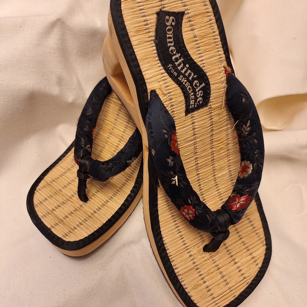 Platform hawaiian slippers